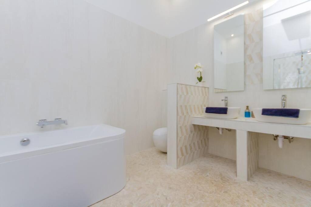 The Opulent Oasis By Newave Apartments 布达佩斯 外观 照片